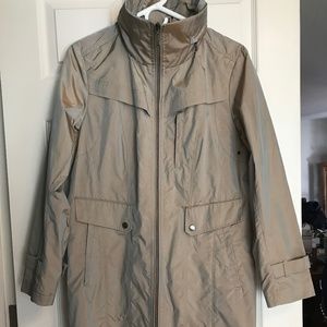 Cole Haan women's back bow raincoat, size Medium
